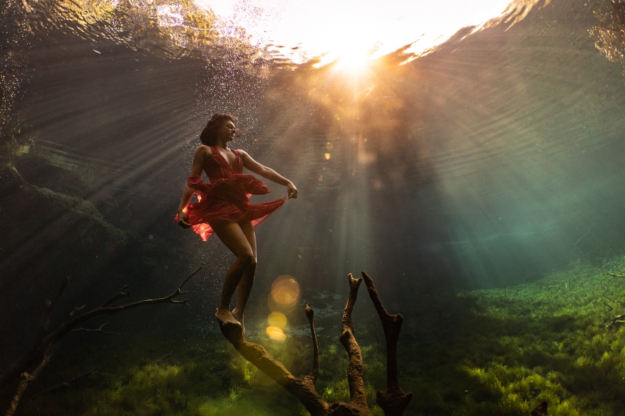 Beneath the waves | An interview with underwater portrait artist Lexi Laine