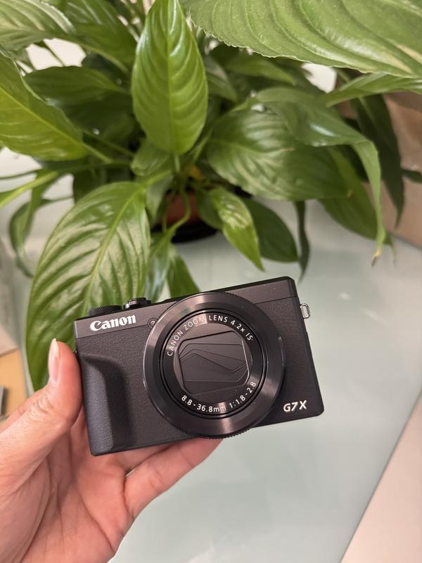  Photograph of the Canon powerShot G7 X Mark II<