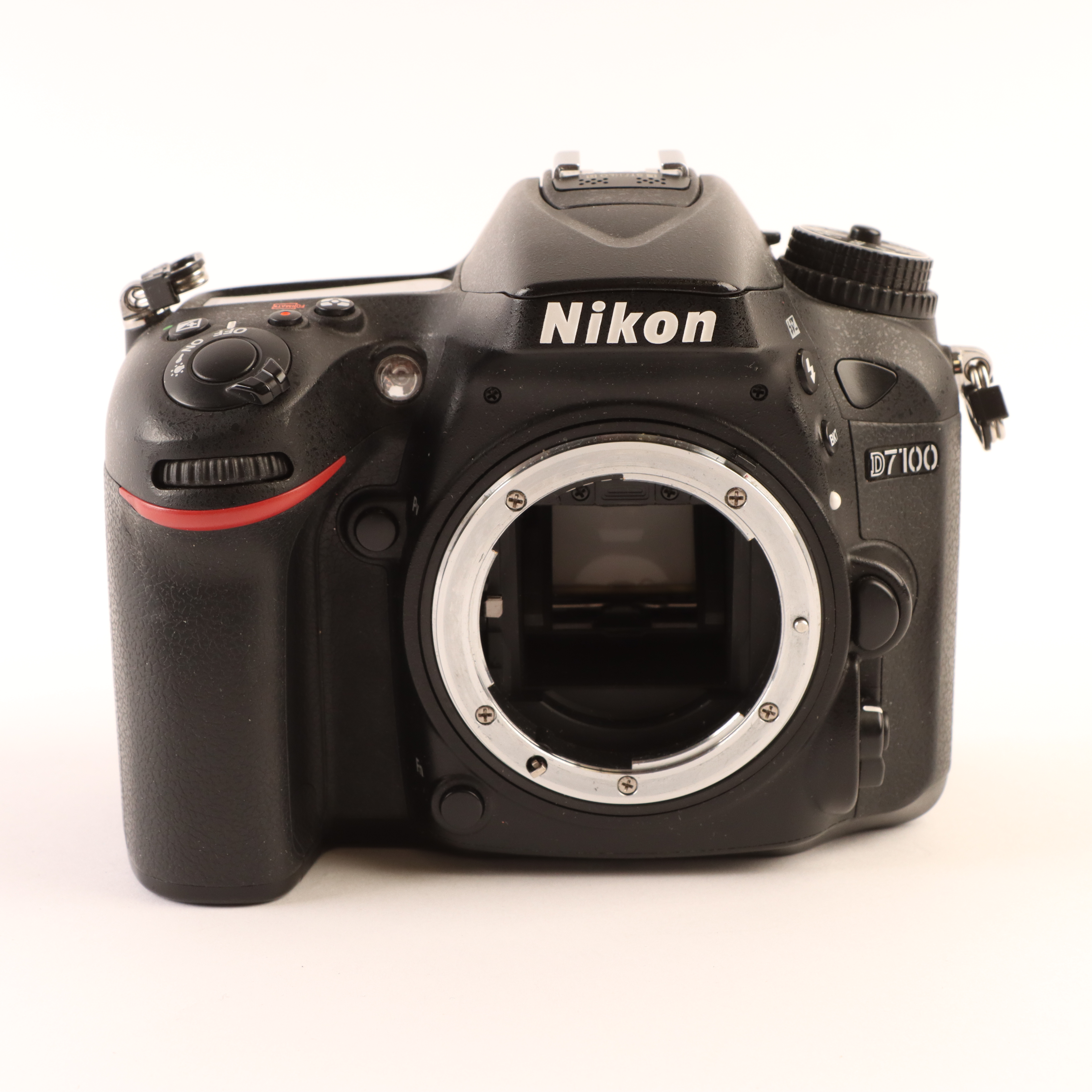 USED Nikon D7100 Digital SLR Camera Body