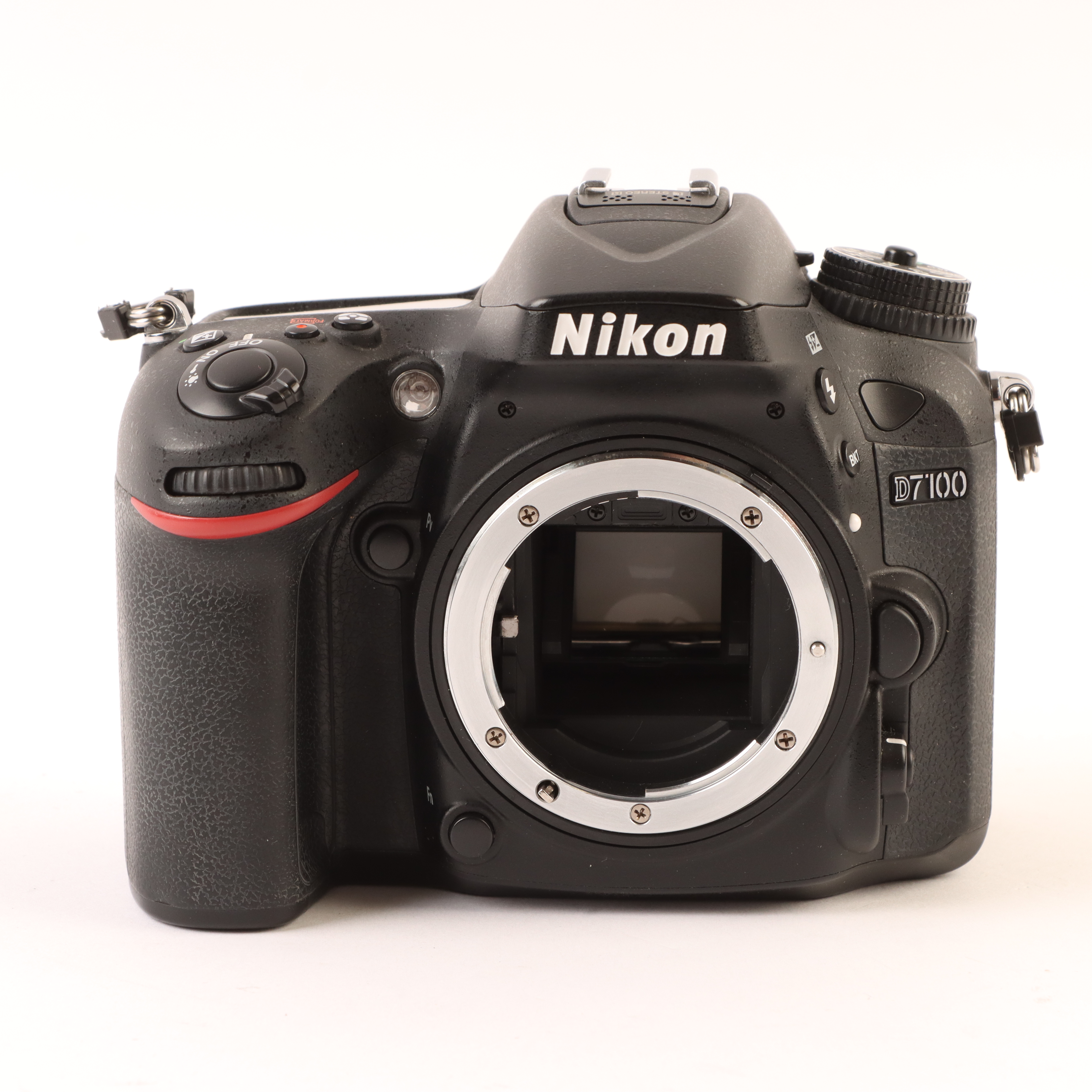 USED Nikon D7100 Digital SLR Camera Body