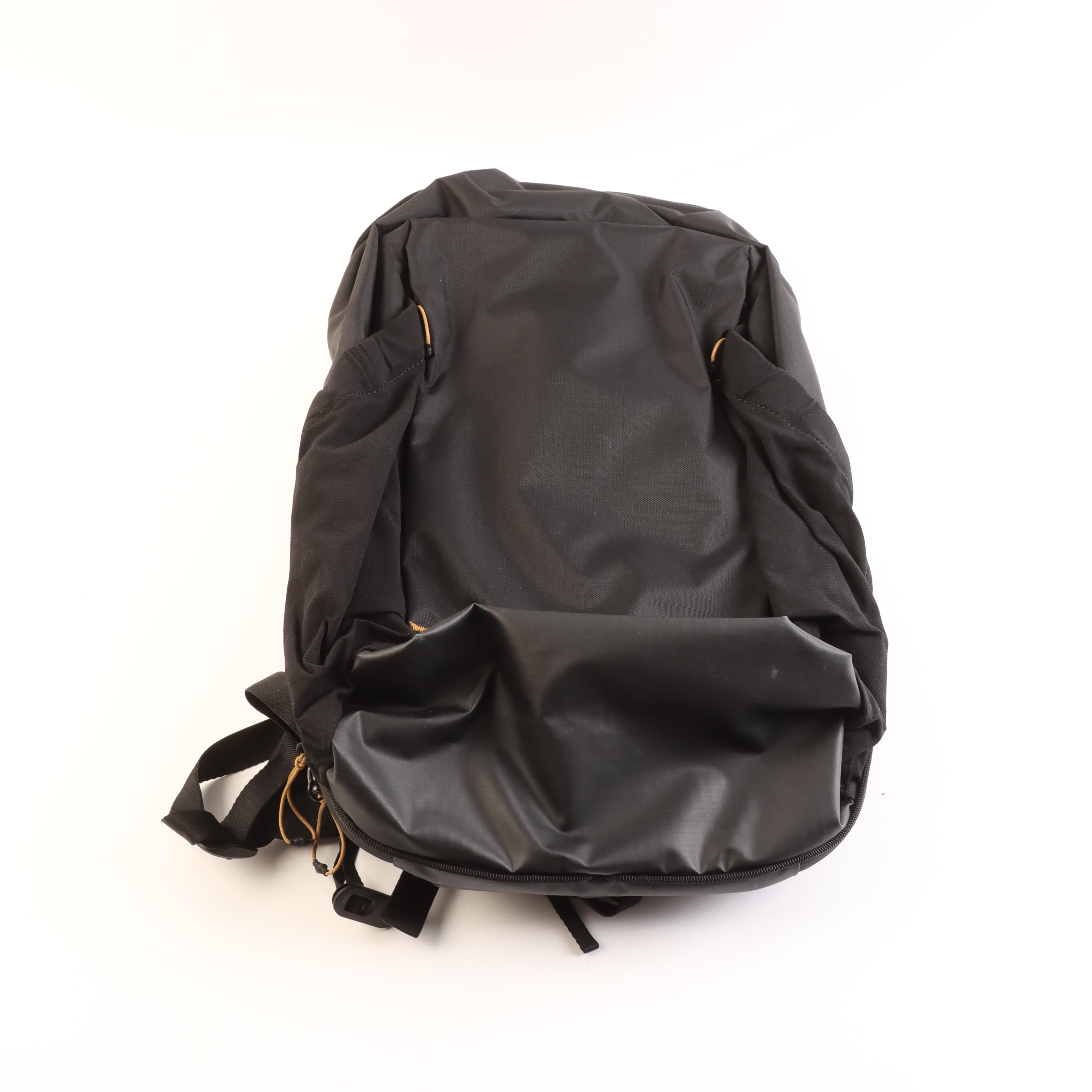 USED Peak Design Outdoor Backpack Zip 18L Black