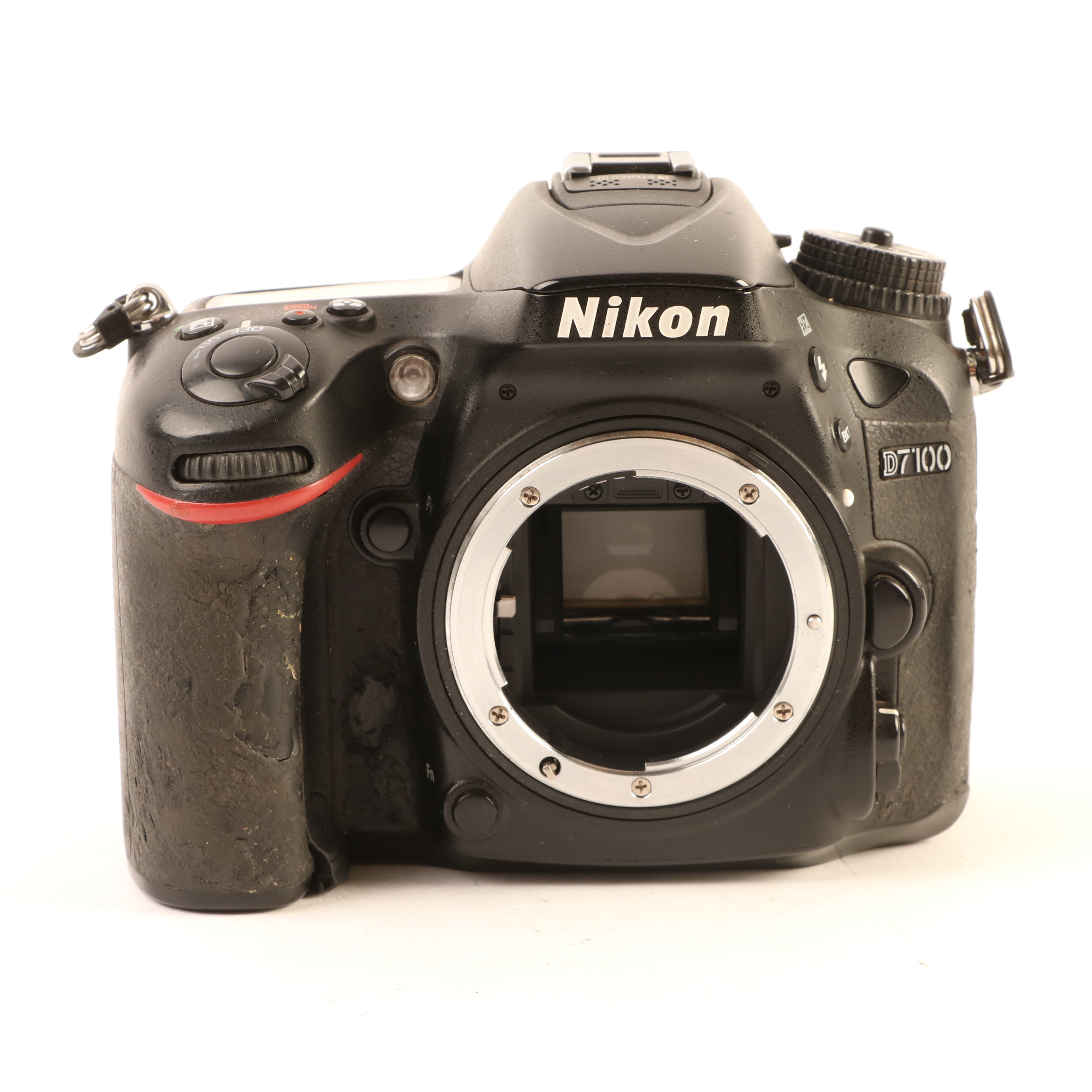 USED Nikon D7100 Digital SLR Camera Body